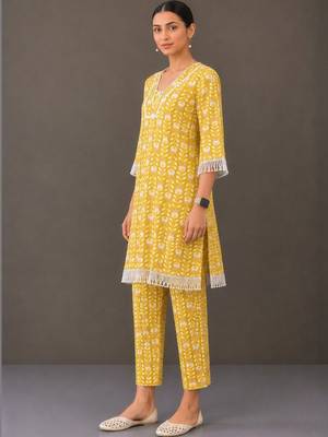 structured women floral printed regular cotton kurta with trousers 4