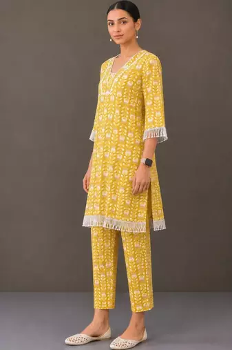 structured women floral printed regular cotton kurta with trousers