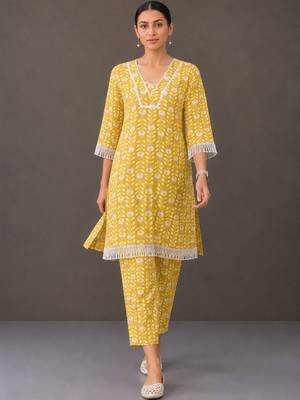 structured women floral printed regular cotton kurta with trousers 5