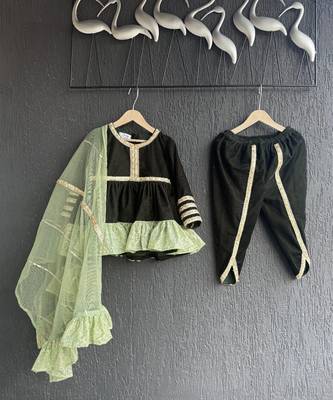 Green woven velvet kurta dhoti set 3