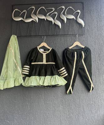 Green woven velvet kurta dhoti set 4