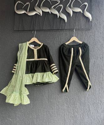 Green woven velvet kurta dhoti set 5
