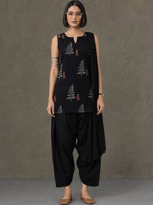 structured women ethnic motifs printed regular cotton kurta with patiala & with dupatta 1