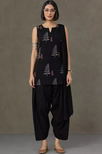structured women ethnic motifs printed regular cotton kurta with patiala & with dupatta