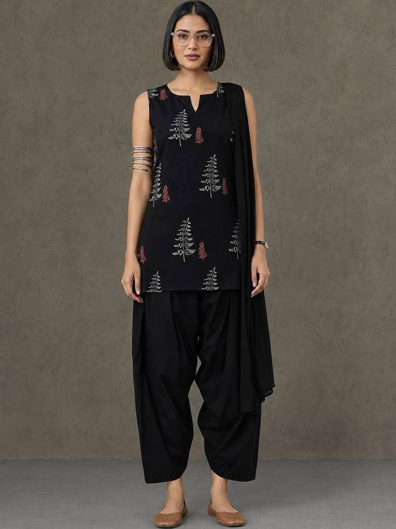 structured women ethnic motifs printed regular cotton kurta with patiala & with dupatta