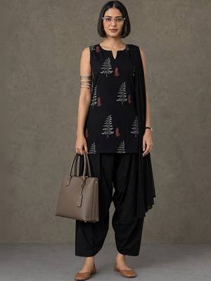 structured women ethnic motifs printed regular cotton kurta with patiala & with dupatta 2