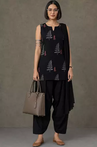 structured women ethnic motifs printed regular cotton kurta with patiala & with dupatta