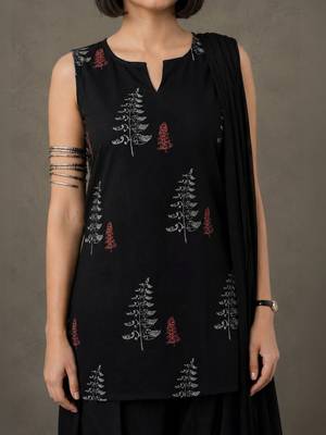 structured women ethnic motifs printed regular cotton kurta with patiala & with dupatta 3