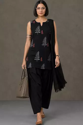 structured women ethnic motifs printed regular cotton kurta with patiala & with dupatta