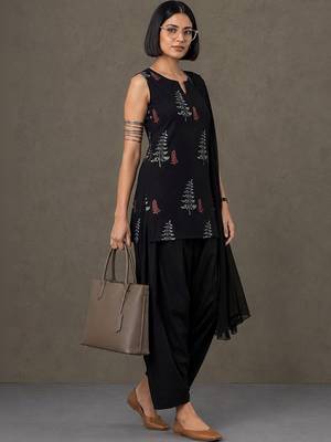 structured women ethnic motifs printed regular cotton kurta with patiala & with dupatta 5