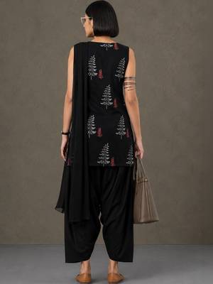 structured women ethnic motifs printed regular cotton kurta with patiala & with dupatta 6