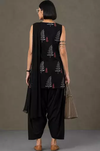 structured women ethnic motifs printed regular cotton kurta with patiala & with dupatta