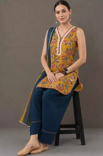 structured women floral printed regular cotton kurta with palazzos & with dupatta