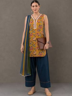 structured women floral printed regular cotton kurta with palazzos & with dupatta 3