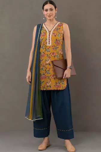 structured women floral printed regular cotton kurta with palazzos & with dupatta