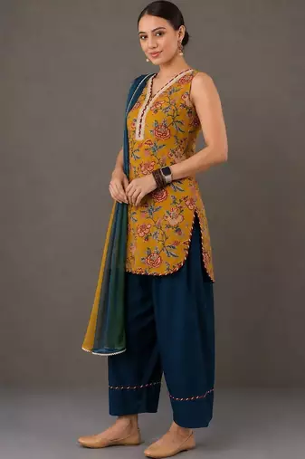 structured women floral printed regular cotton kurta with palazzos & with dupatta