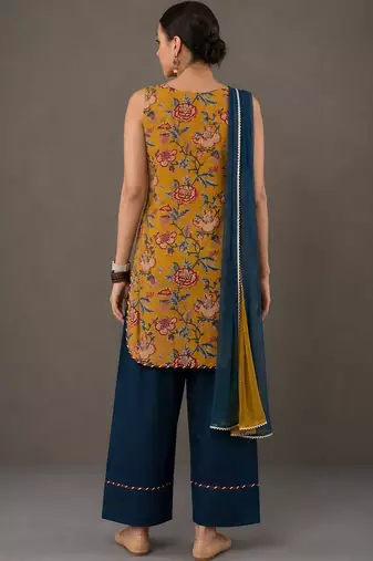 structured women floral printed regular cotton kurta with palazzos & with dupatta
