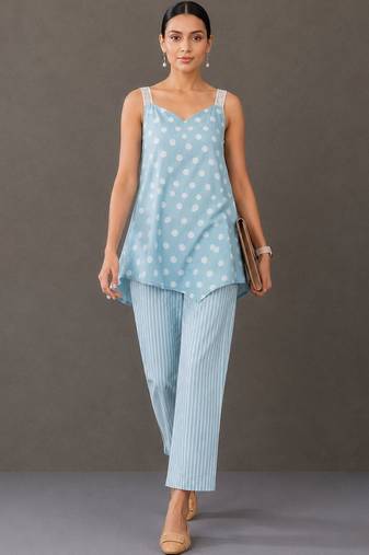 formal women printed kurta with trousers