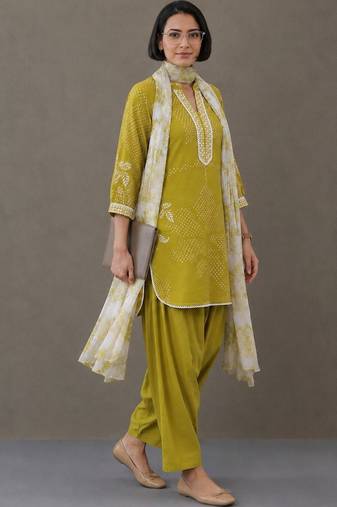 structured women ethnic motifs printed regular thread work cotton kurta with patiala & with dupatta