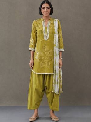 structured women ethnic motifs printed regular thread work cotton kurta with patiala & with dupatta 2