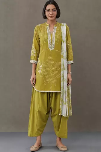 structured women ethnic motifs printed regular thread work cotton kurta with patiala & with dupatta