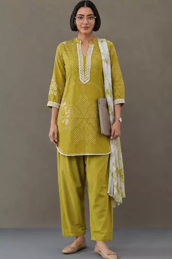 structured women ethnic motifs printed regular thread work cotton kurta with patiala & with dupatta
