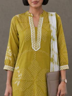 structured women ethnic motifs printed regular thread work cotton kurta with patiala & with dupatta 4