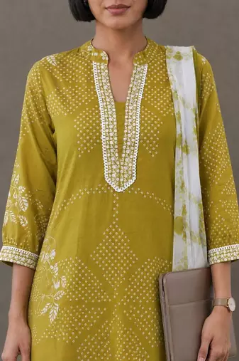structured women ethnic motifs printed regular thread work cotton kurta with patiala & with dupatta