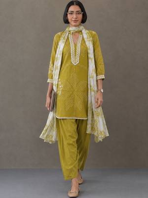 structured women ethnic motifs printed regular thread work cotton kurta with patiala & with dupatta 6