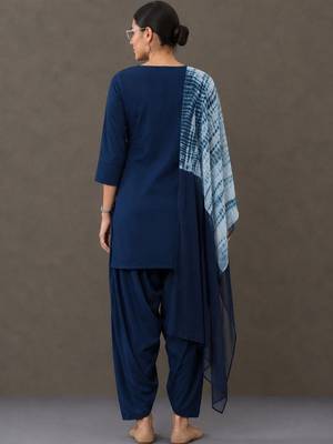 formal embroidered kurta set 5