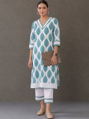 workwear women printed kurta with trousers 3