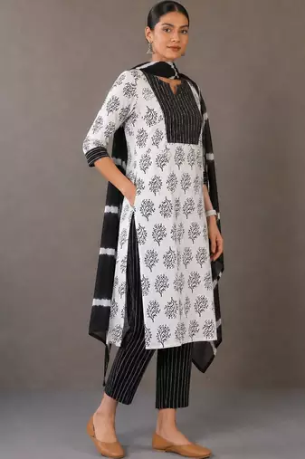 smart women printed kurta with trousers with dupatta