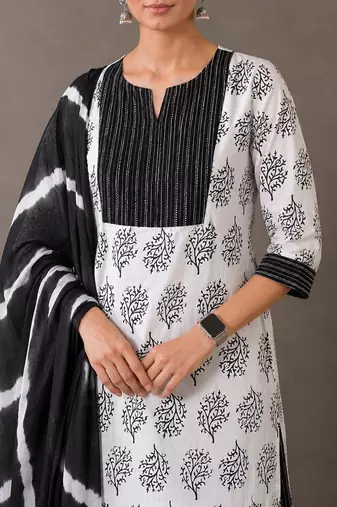 smart women printed kurta with trousers with dupatta