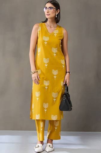 formal women floral printed regular cotton kurta with trousers