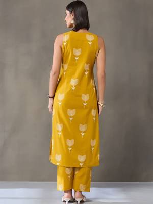 formal women floral printed regular cotton kurta with trousers 3