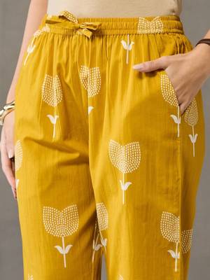 formal women floral printed regular cotton kurta with trousers 4