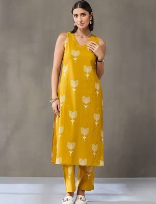formal women floral printed regular cotton kurta with trousers 7