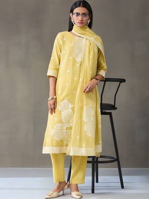 structured women ethnic motifs embroidered regular thread work kurta with trousers & with dupatta 1