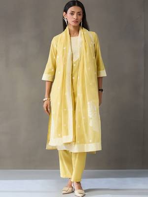 structured women ethnic motifs embroidered regular thread work kurta with trousers & with dupatta 3