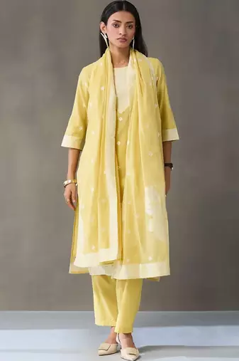 structured women ethnic motifs embroidered regular thread work kurta with trousers & with dupatta