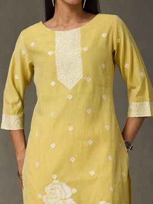 structured women ethnic motifs embroidered regular thread work kurta with trousers & with dupatta 5
