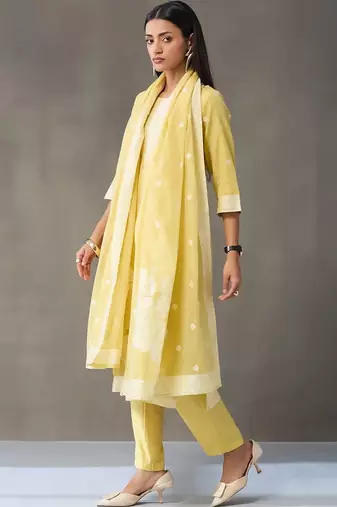 structured women ethnic motifs embroidered regular thread work kurta with trousers & with dupatta