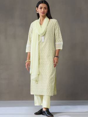 structured women ethnic motifs regular cotton kurta with trousers & with dupatta 3
