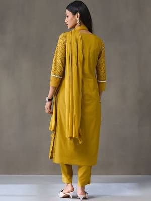 tailored women ethnic motifs embroidered regular thread work cotton kurta with trousers & with dupatta 3