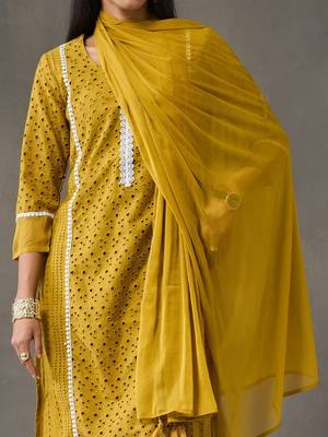 tailored women ethnic motifs embroidered regular thread work cotton kurta with trousers & with dupatta 5