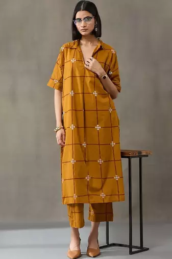 smart women printed regular cotton kurta with trousers