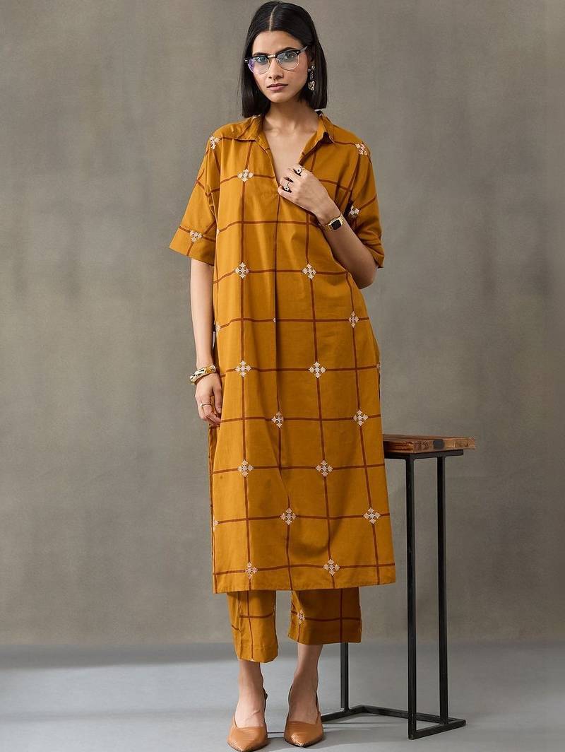 smart women printed regular cotton kurta with trousers