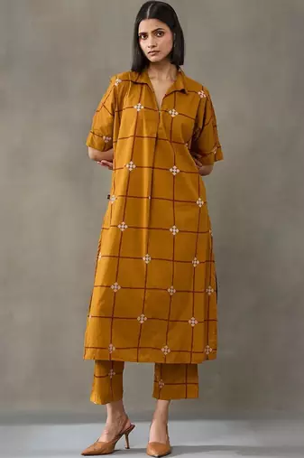 smart women printed regular cotton kurta with trousers