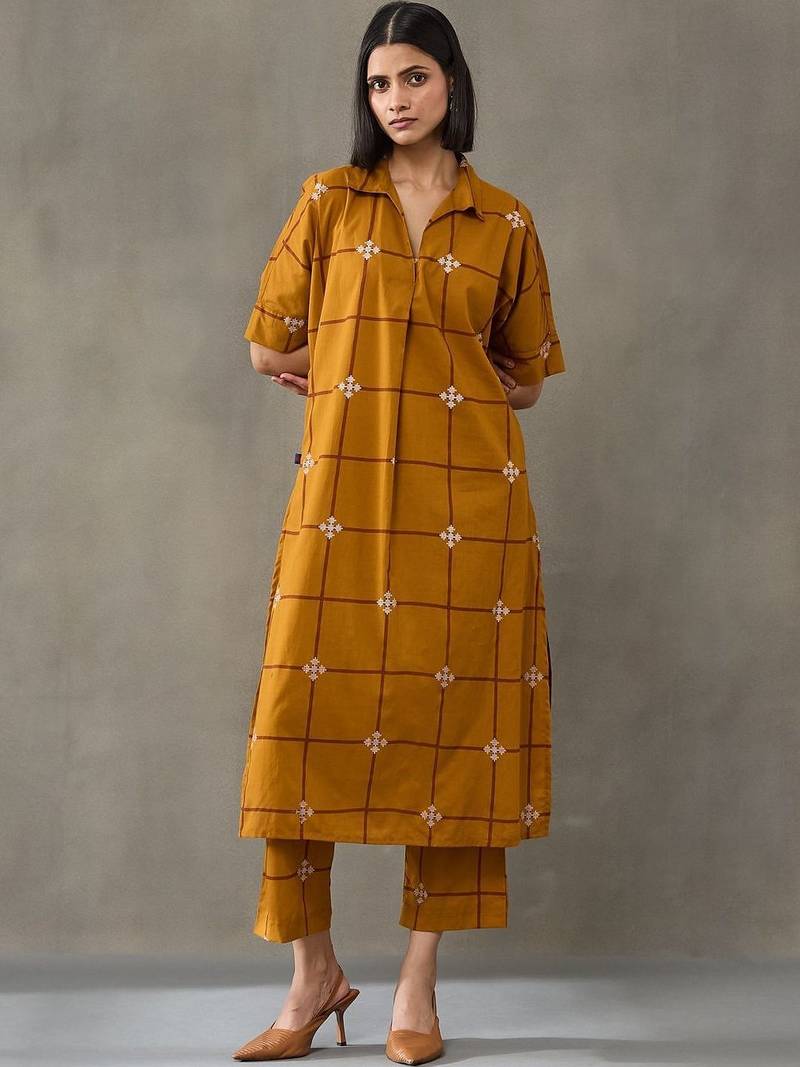smart women printed regular cotton kurta with trousers