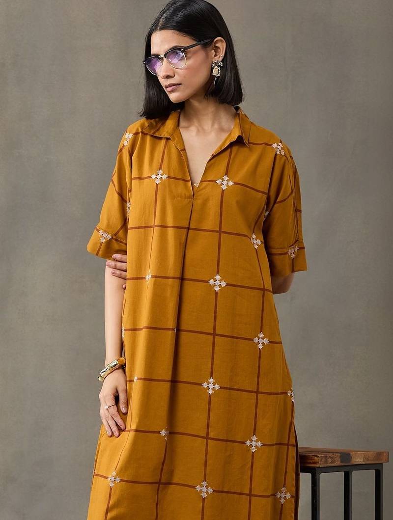 smart women printed regular cotton kurta with trousers